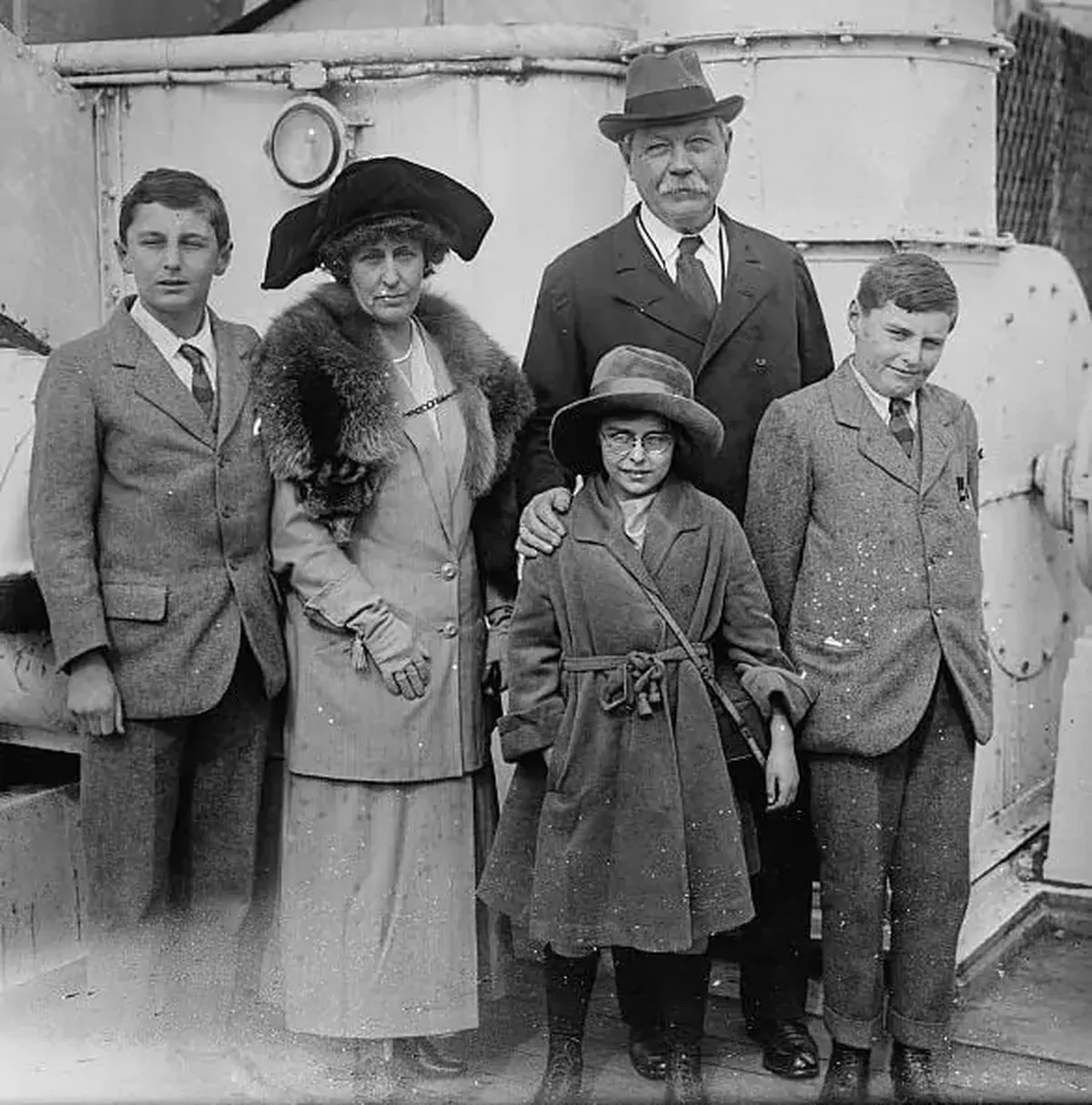 Conan Doyle with his wife and children, 1923–1925